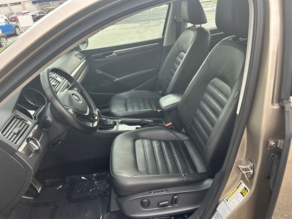 2016 Volkswagen Passat SEL Premium
