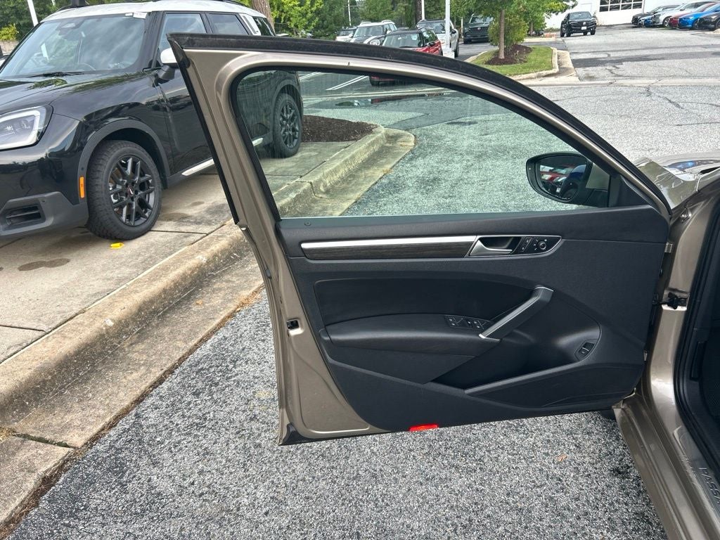 2016 Volkswagen Passat SEL Premium