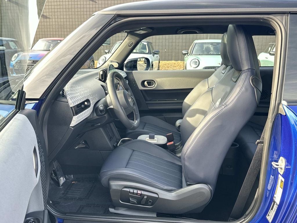 2025 MINI Cooper Signature Plus Hardtop 2 Door