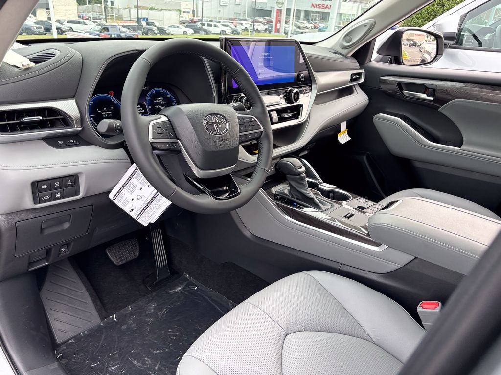 2026 Toyota Highlander Hybrid Platinum