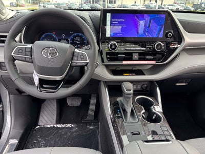 2026 Toyota Highlander Hybrid Platinum