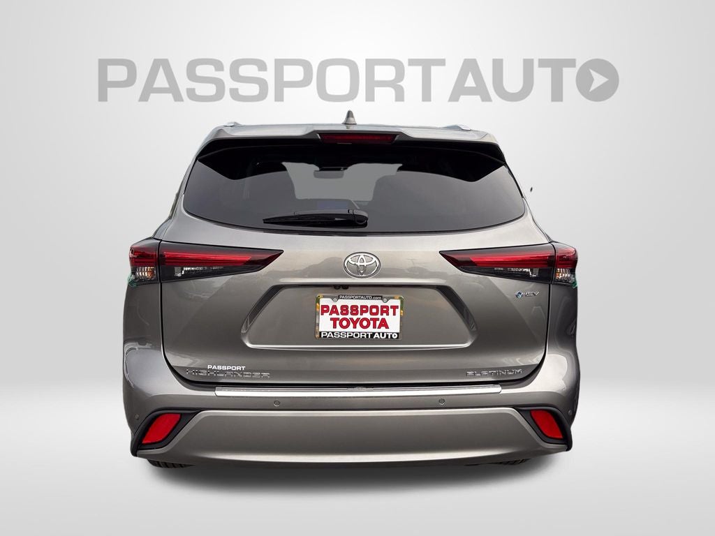 2026 Toyota Highlander Hybrid Platinum