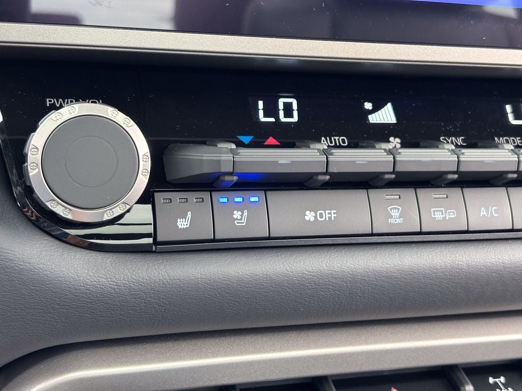 2026 Toyota Tundra i-FORCE MAX Tundra Platinum