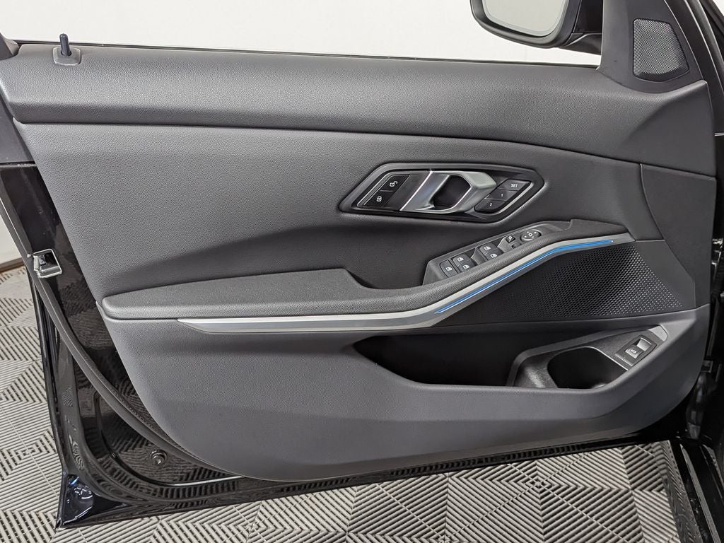 2025 BMW 3 Series 330i xDrive