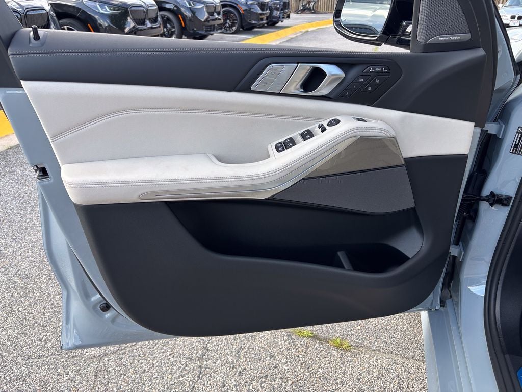 2027 BMW X7 xDrive40i