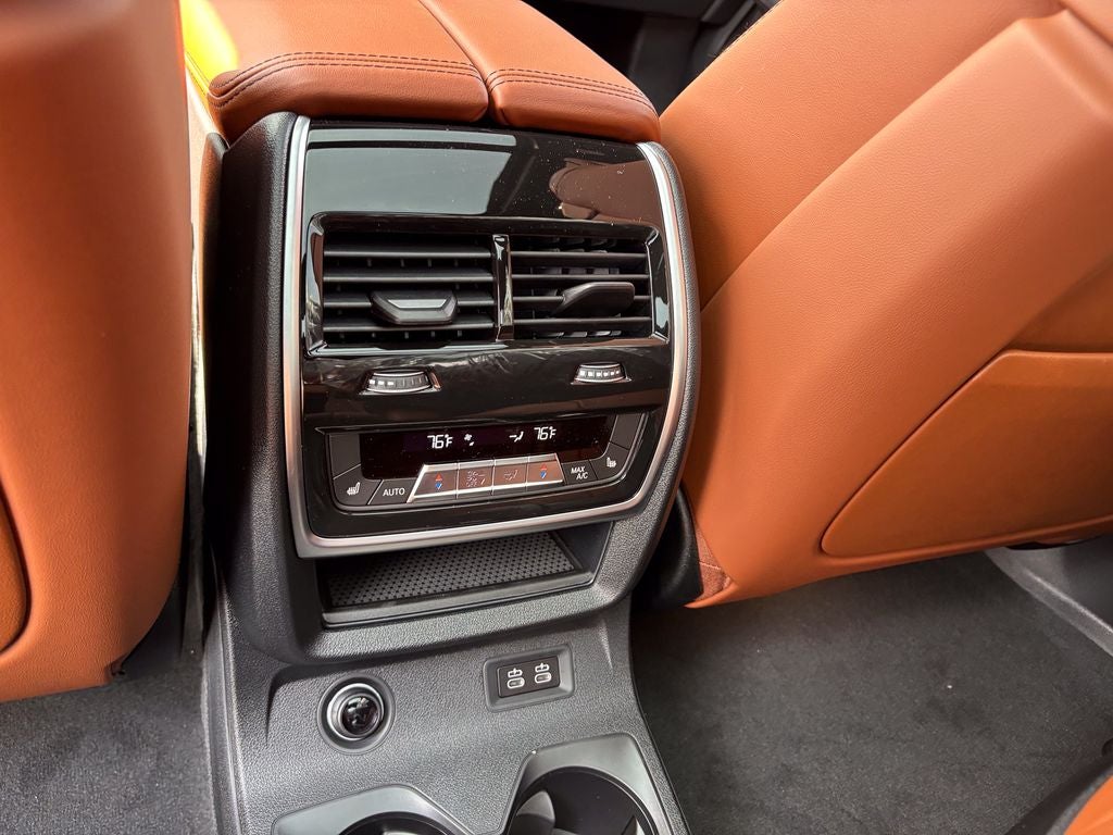 2027 BMW X7 M60i