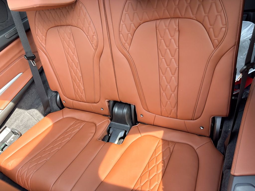 2027 BMW X7 M60i