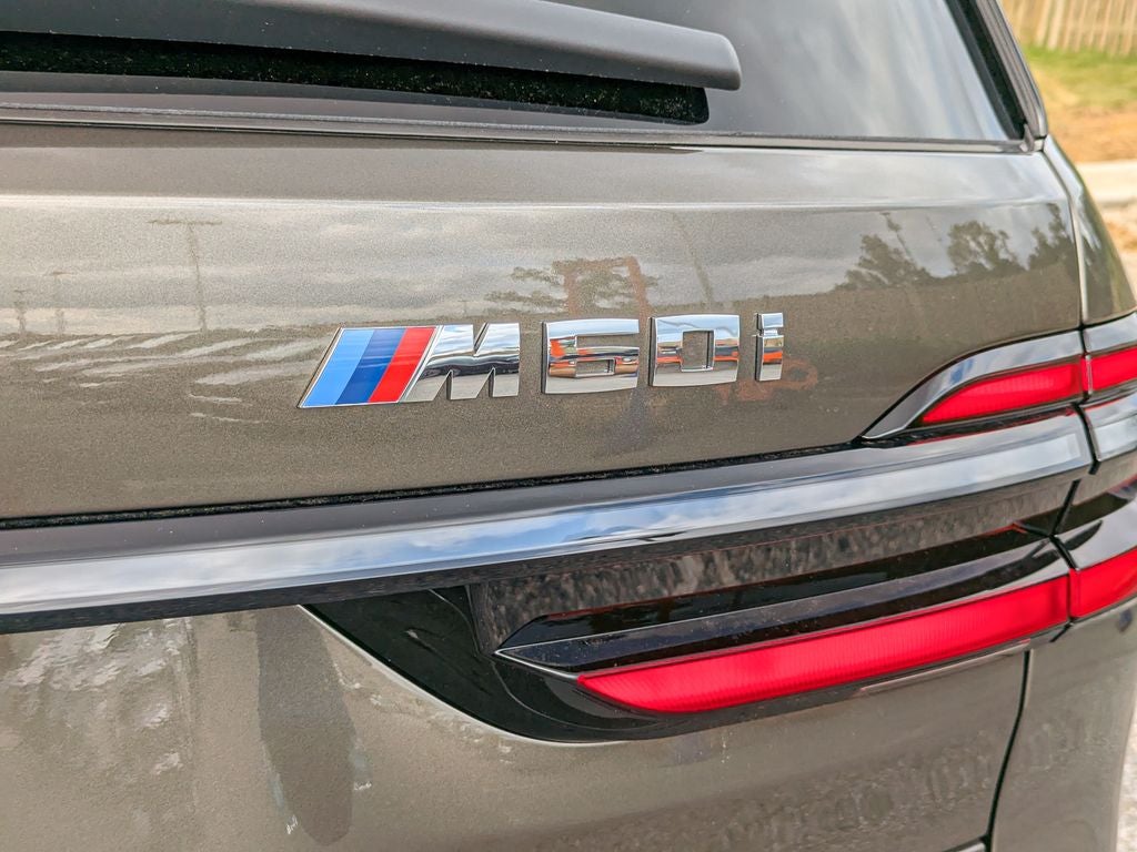 2027 BMW X7 M60i