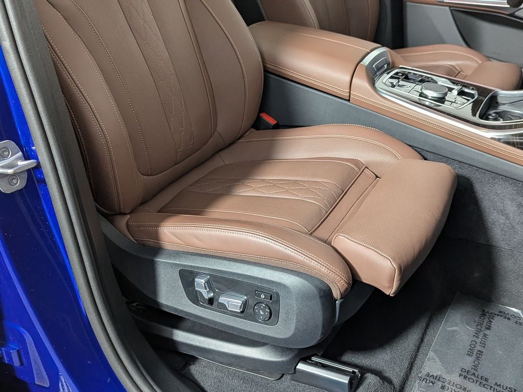 2025 BMW X7 M60i