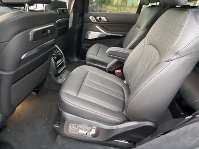 2027 BMW X7 M60i