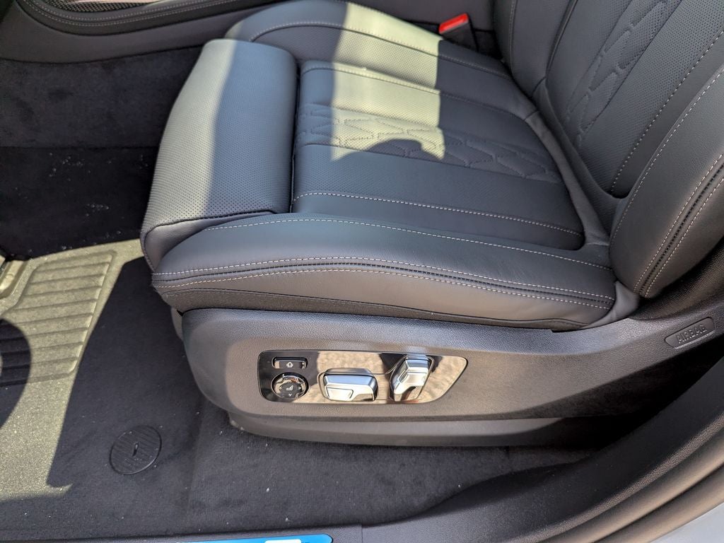 2027 BMW X7 M60i