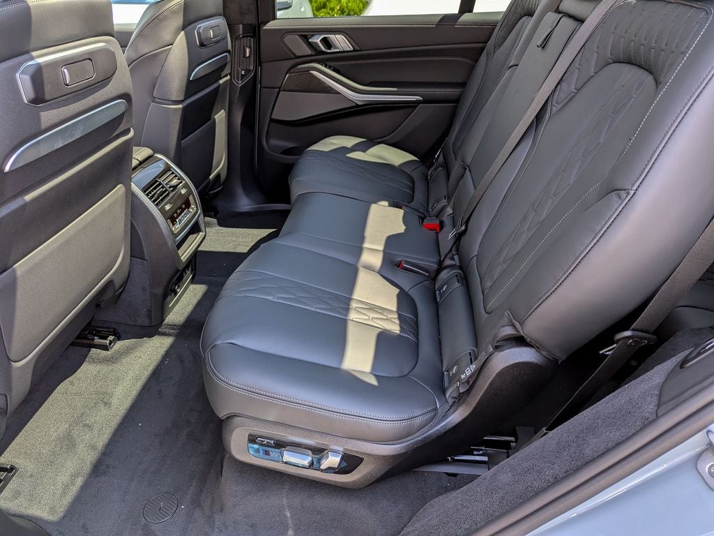 2027 BMW X7 M60i