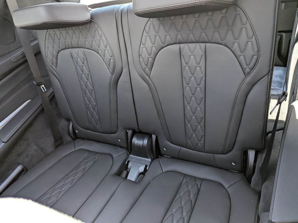 2027 BMW X7 M60i