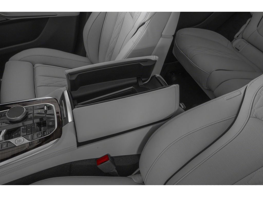 2027 BMW X7 M60i