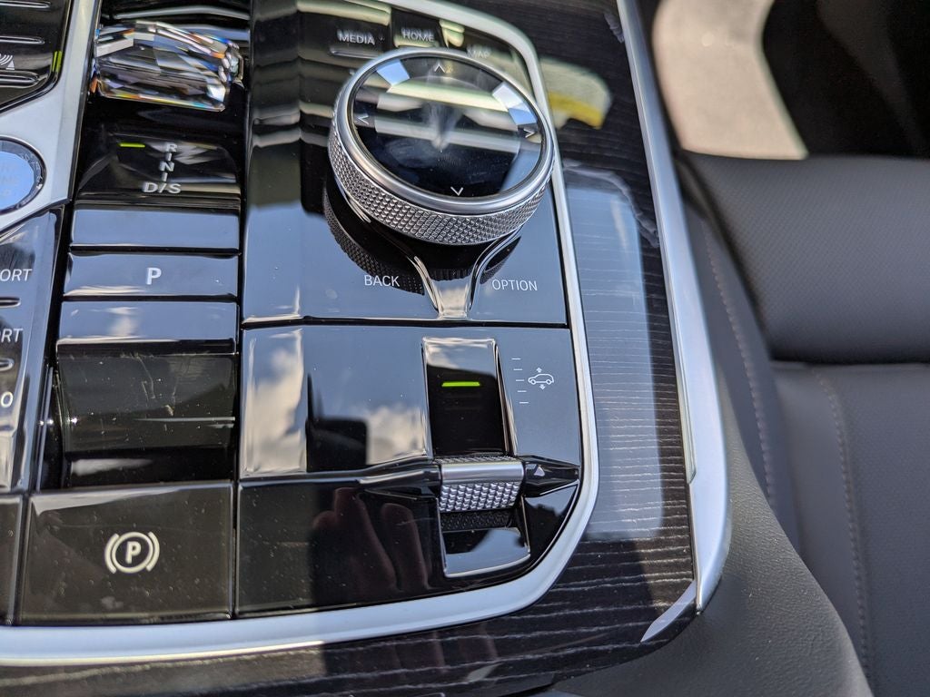 2027 BMW X7 M60i