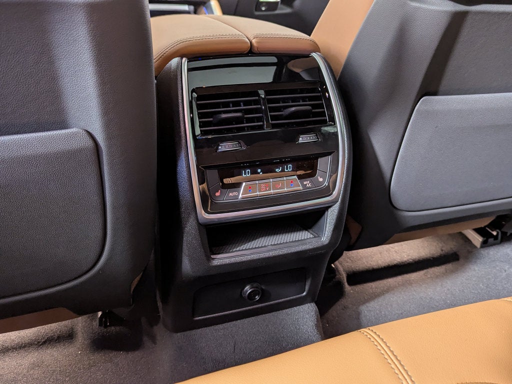 2027 BMW X6 xDrive40i