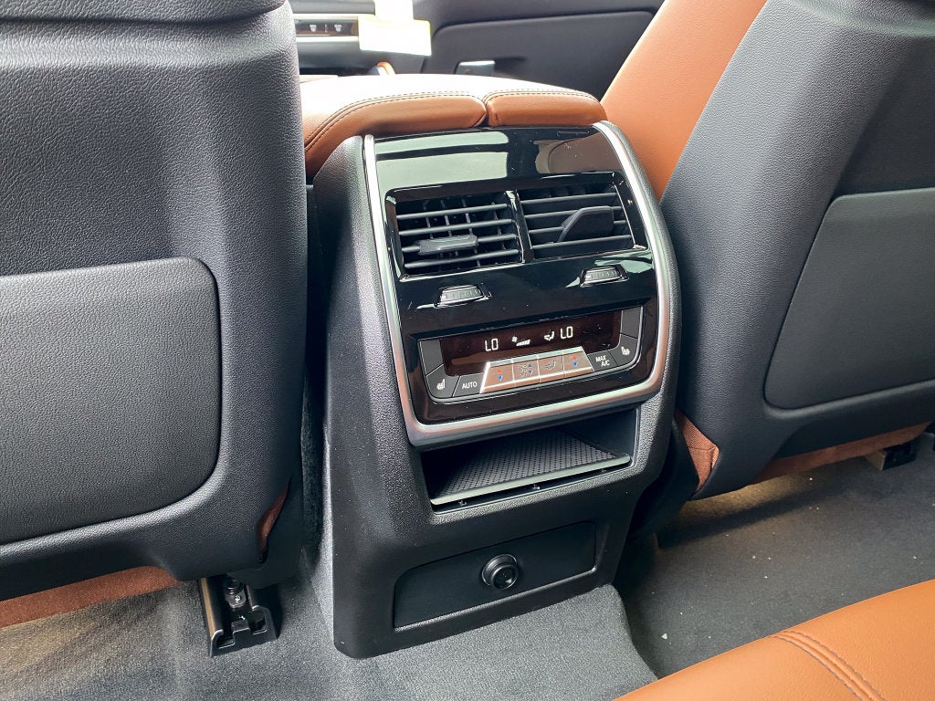 2027 BMW X6 M60i