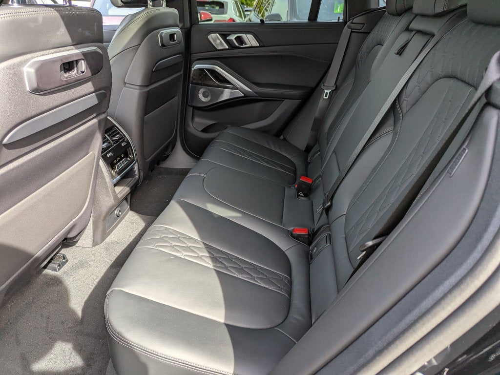 2027 BMW X6 M60i