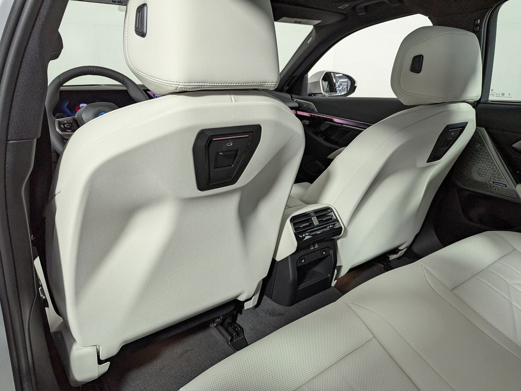2027 BMW 550e 550e xDrive