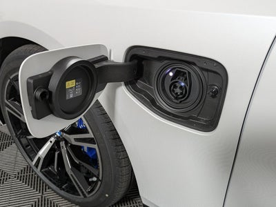 2027 BMW 550e 550e xDrive