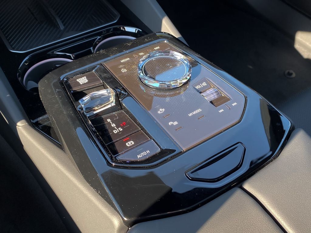 2027 BMW 550e 550e xDrive