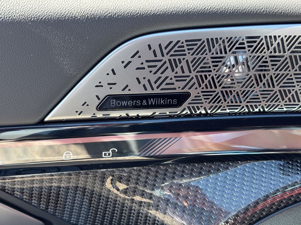 2027 BMW 550e Base