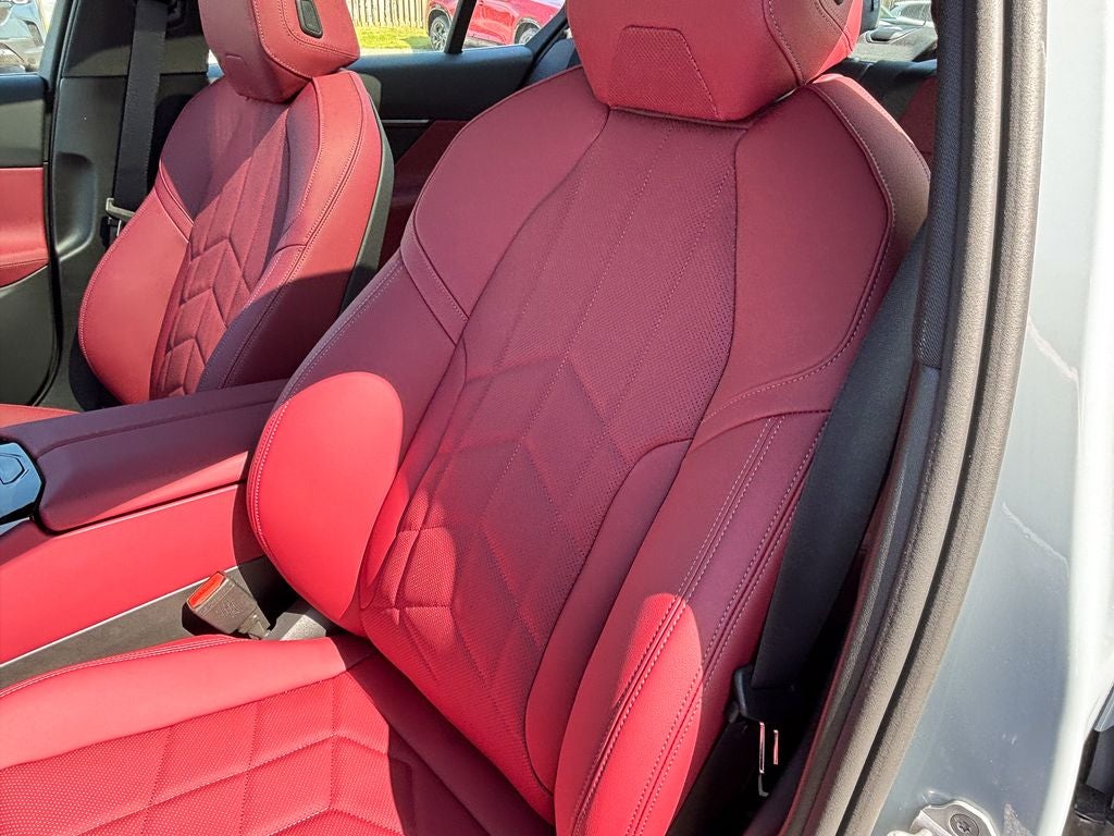 2027 BMW 550e Base