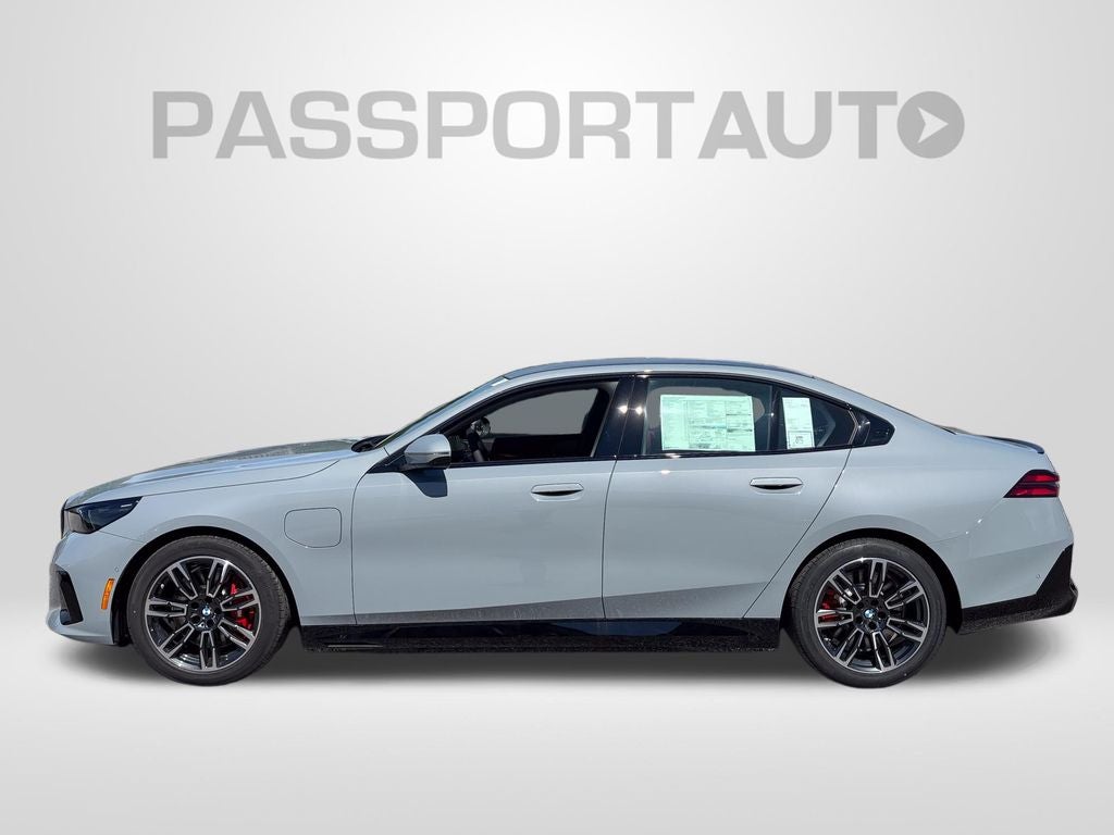 2027 BMW 550e Base