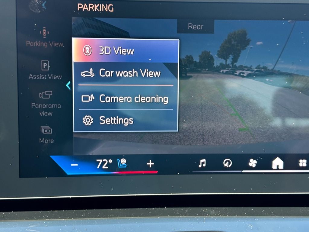 2027 BMW 550e Base