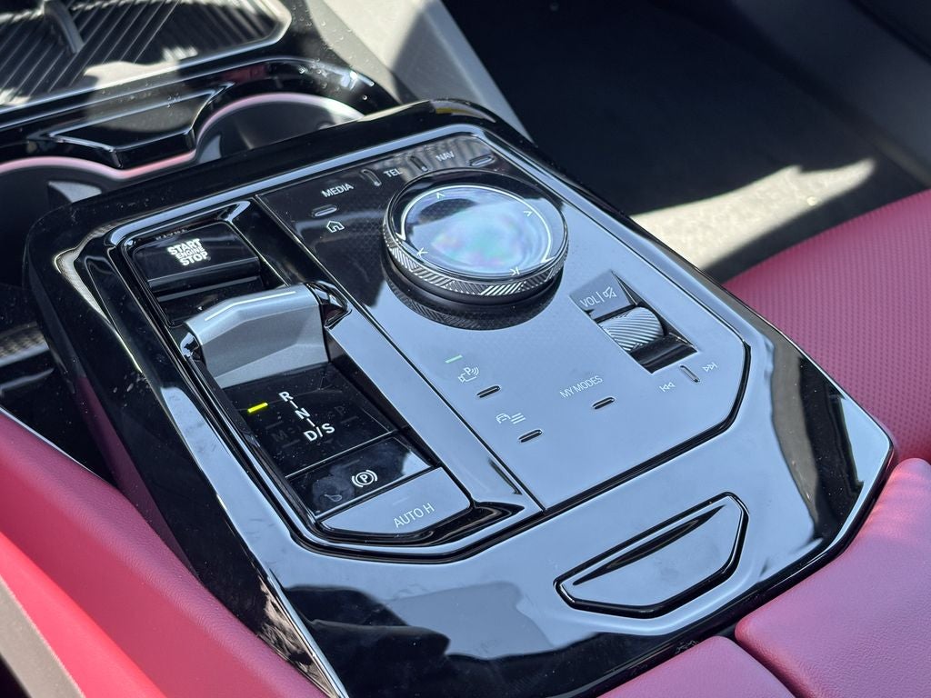 2027 BMW 550e Base
