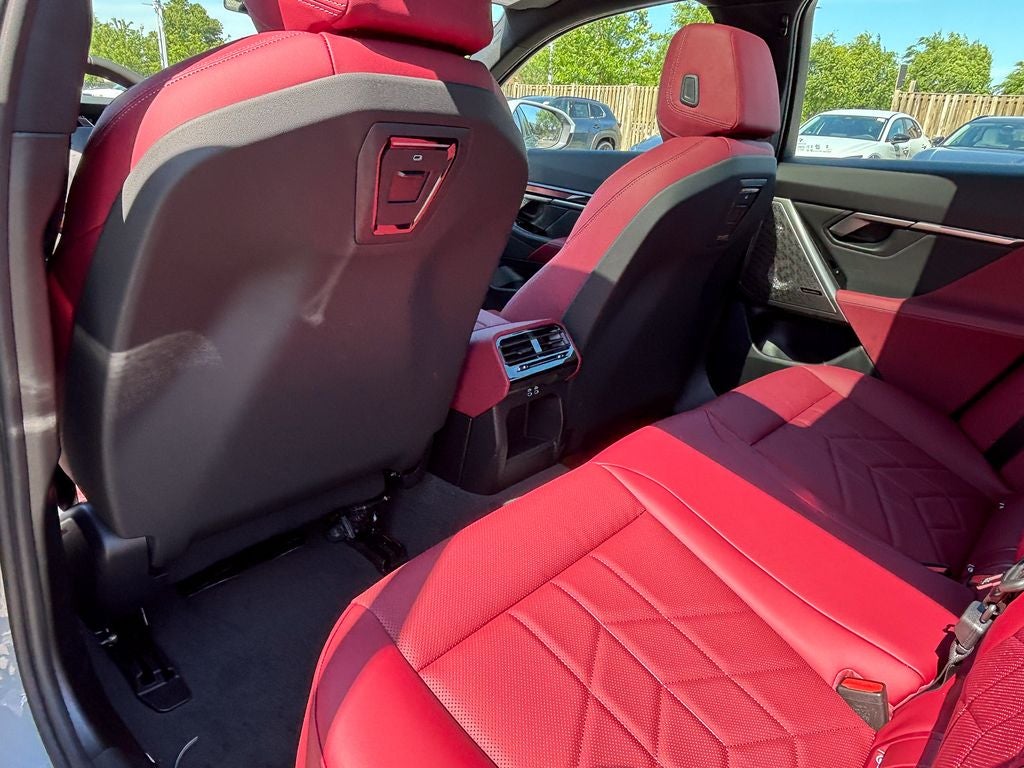 2027 BMW 550e Base