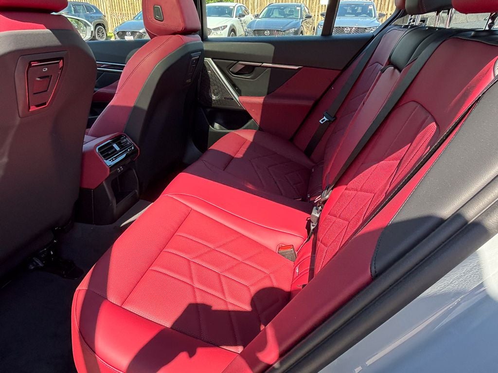 2027 BMW 550e Base