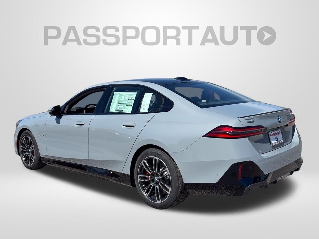 2027 BMW 550e Base