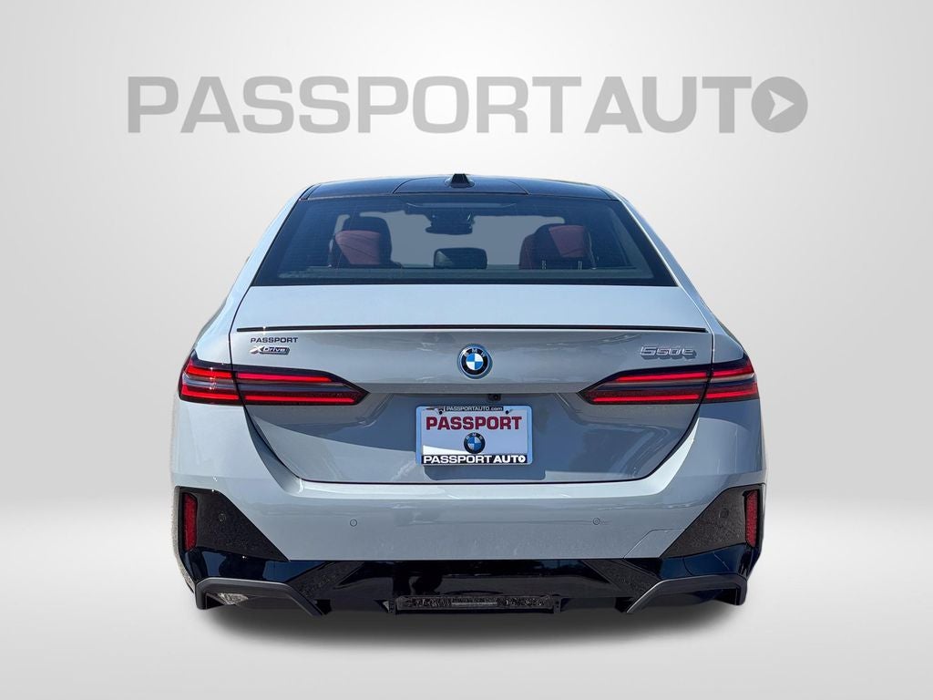 2027 BMW 550e Base