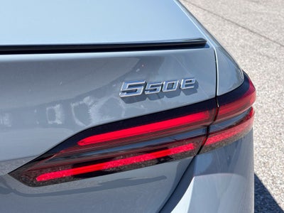 2027 BMW 550e Base