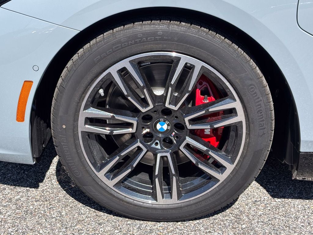 2027 BMW 550e Base