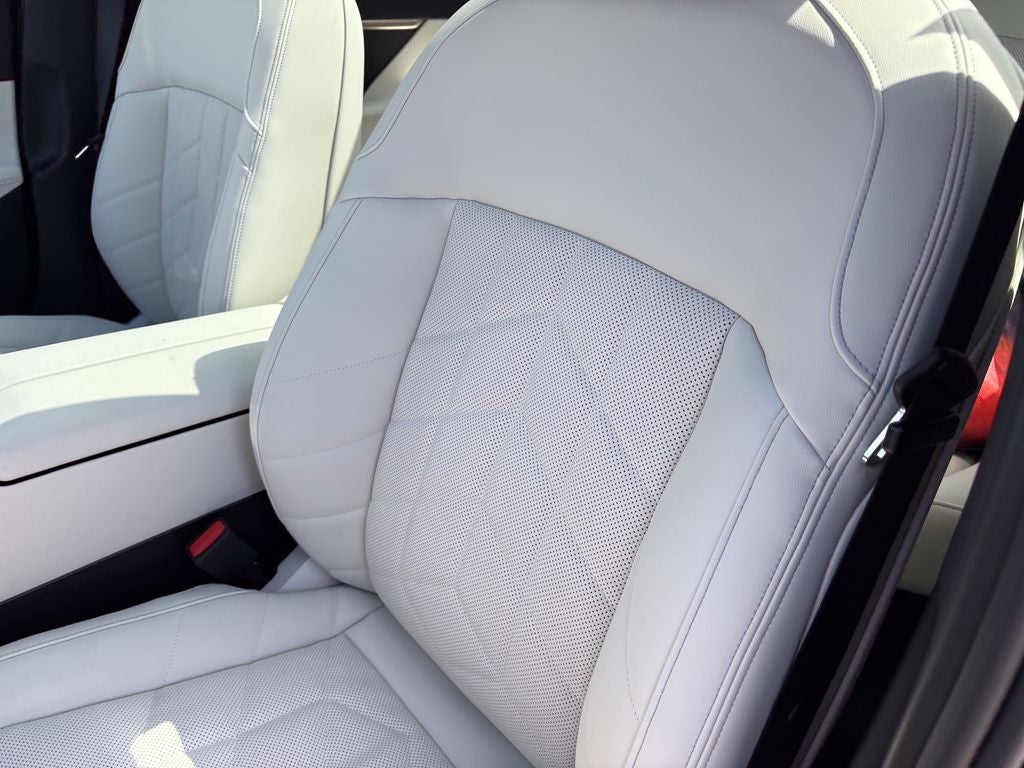 2026 BMW 5 Series 550e xDrive