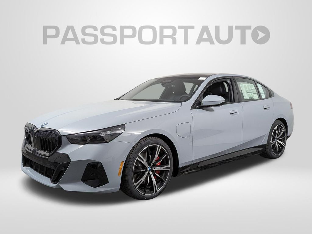 2027 BMW 550e Base