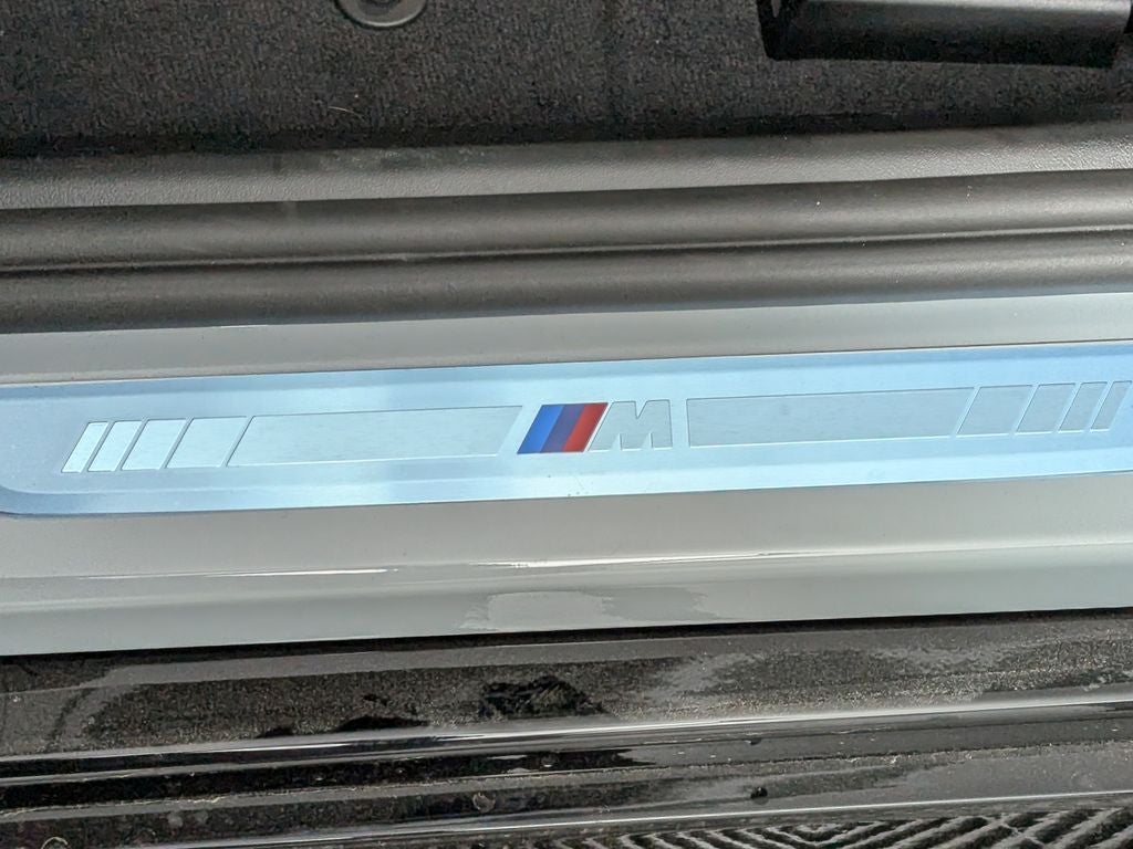 2027 BMW 550e Base