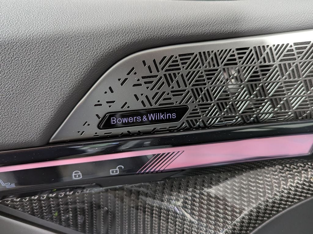 2027 BMW 550e Base