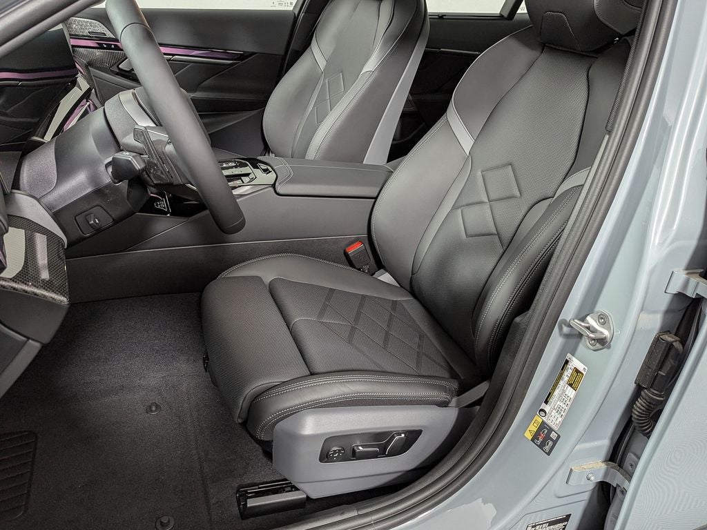 2027 BMW 550e Base