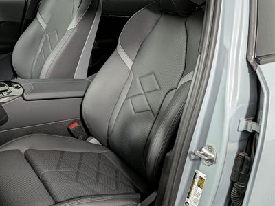 2027 BMW 550e Base