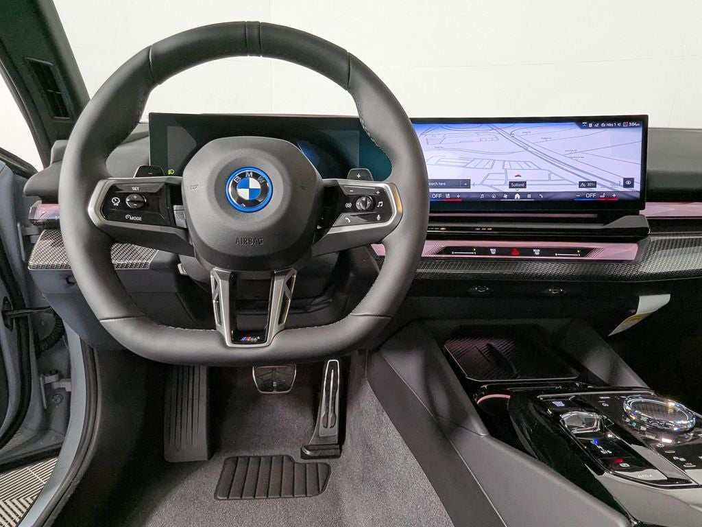2027 BMW 550e Base