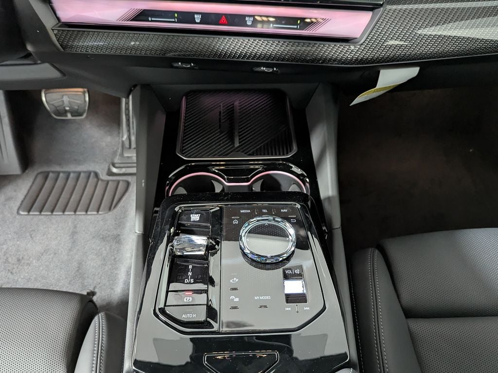 2027 BMW 550e Base