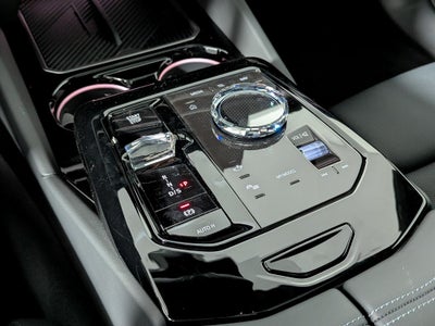 2027 BMW 550e Base