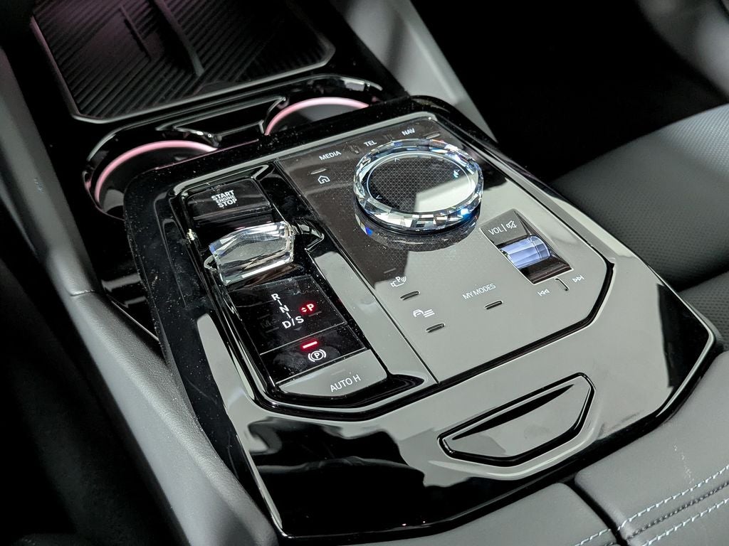 2027 BMW 550e Base