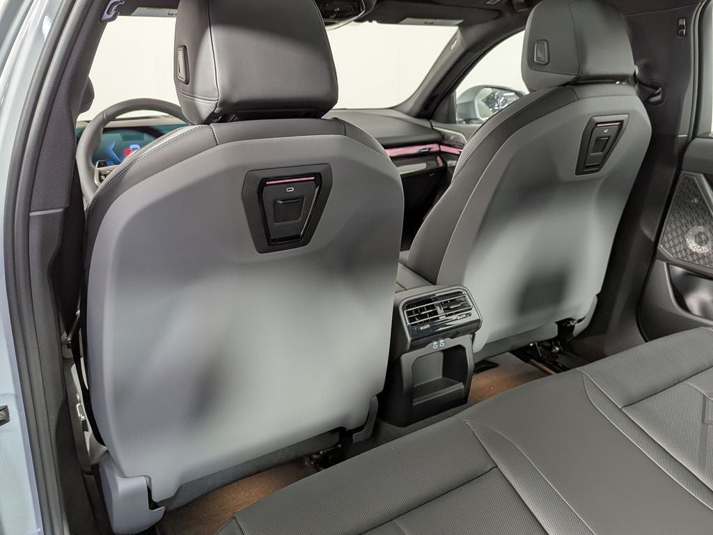 2027 BMW 550e Base