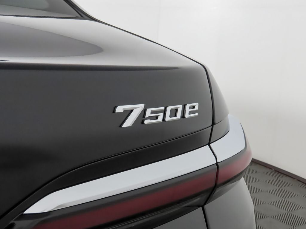 2025 BMW 7 Series 750e xDrive
