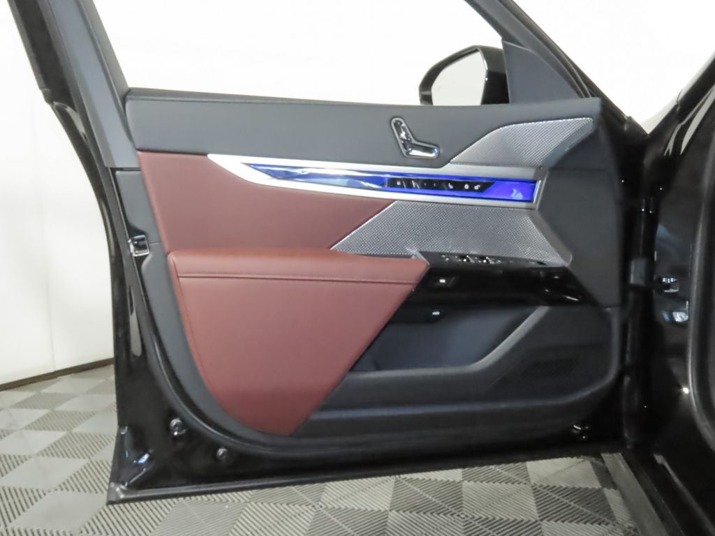 2025 BMW 7 Series 750e xDrive