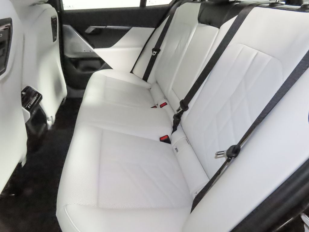 2025 BMW 5 Series 530i xDrive